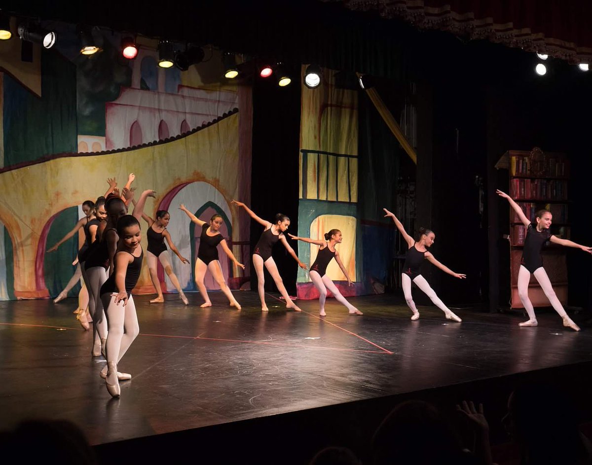 AcademiaAdasa's tweet photo. Función de Verano 2018 "La Sirena Azul"
Teatro INIDA
#topacademia #funcion2018 #ballet #DanzaArabePanama #danzaaerea #Tap #hiphop #acro #telas #danzacontemporanea #pasdedeux #academiacristinacarrillo #academiatop #galadeverano https://t.co/aXEsczDDSb