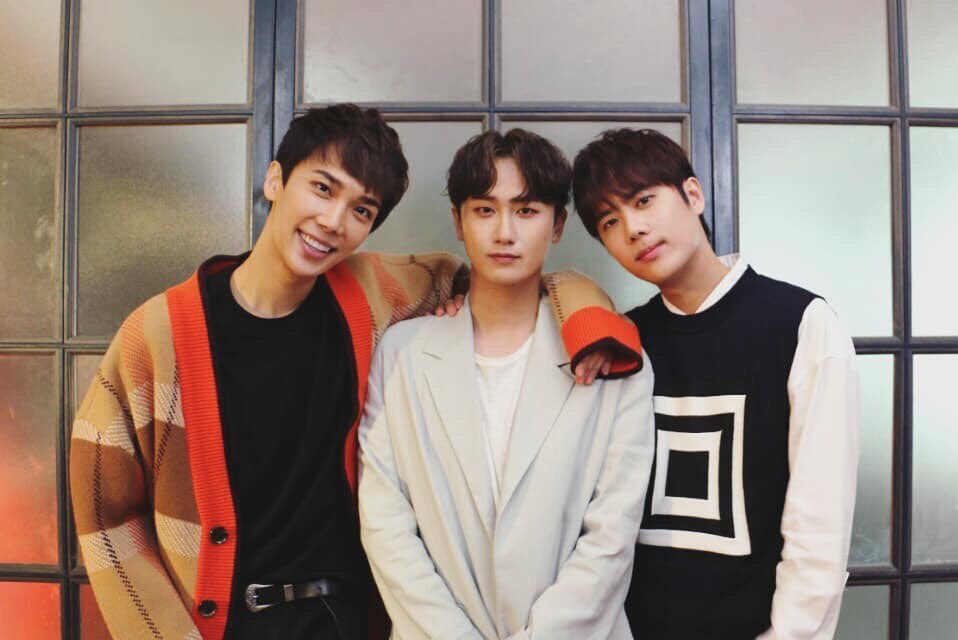 _870403's tweet photo. #malstagram 
아구구!! 할아버지 쭉 달려서 힘들어서 
누워있다가 이제 일어났어!!^^ 일단 7일 우리 팬들의 사랑 오랜만에 느낄수있어서 정말 고마웠어❤ 고마워~ 오빠는 아직도 자면서 그렇게 눈물이 흐른다 행복해서~~ 💚ㅎㅎ
영상 하나도 못찍었으니까 보내줘!! … 
https://t.co/Ddho0vy1qO https://t.co/ATIZ3mr66T