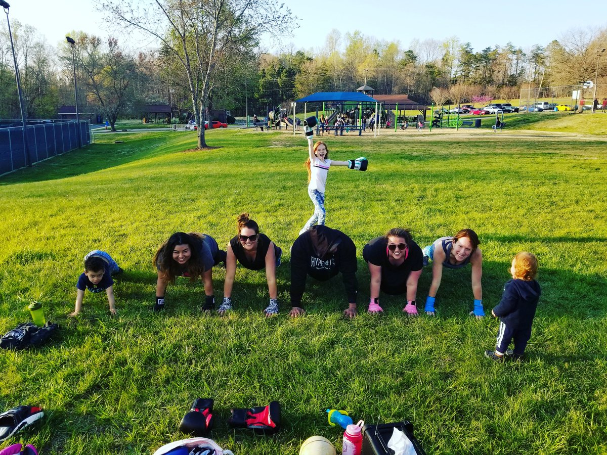 hype4lifefam's tweet photo. Kids got in the mix a little bit today! Likes seeing that! #family #fitfam #active #activefam #move #fitness #boxing #together #fun #thankful #blessed https://t.co/46MH5WHLco