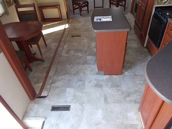 For #Sale: 2007 #Carriage #Cameo 35FD3 #5thWheel with 3 slides, an island kitchen and a fireplace. This 5th wheel just had new flooring installed + many updates. #Financing available. More pics &amp; info at lvparkandsell.com

#rvlife #camping #motorhome