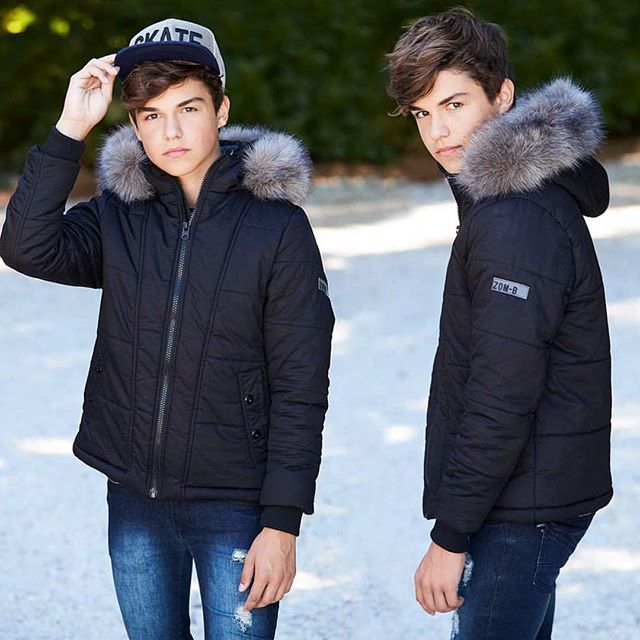 HarveyPetito's tweet photo. Double trouble! ๐ New at @pavementbrands ๐๐ป Photography by @jarrydbiffinphotography HMUA @narellehallhairmakeup #pavementbrands #teenmodel #melbournemodel #giantmodels #winteriscoming https://t.co/em7j5Kbm02 https://t.co/iBXiRbM8Au