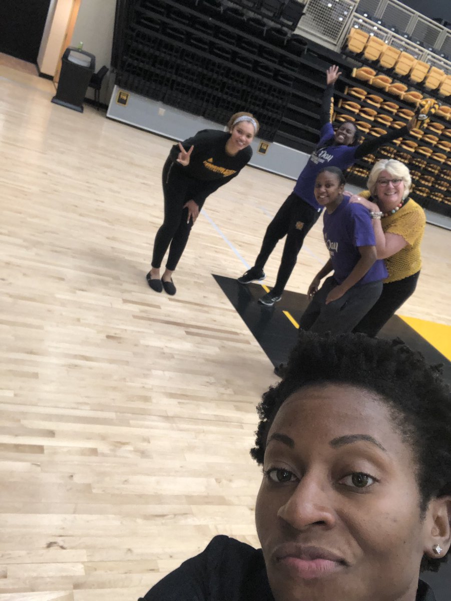 headcoachead's tweet photo. When it’s signing day in the Nest #OurSuperSecondClass 💛⚫️💛🦉 https://t.co/DWZnvrjrM3