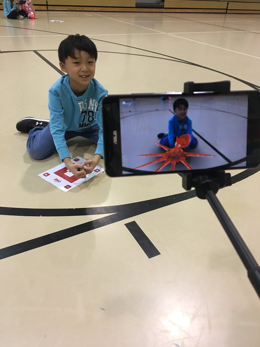 MrsJaworowski's tweet photo. Yesterday we got to experience augmented reality with #Google! Teachers and students couldn’t stop smiling at how much fun it was! #LearningByDoing #GoogleEdu #AugmentedReality https://t.co/xvp5UJMlyU