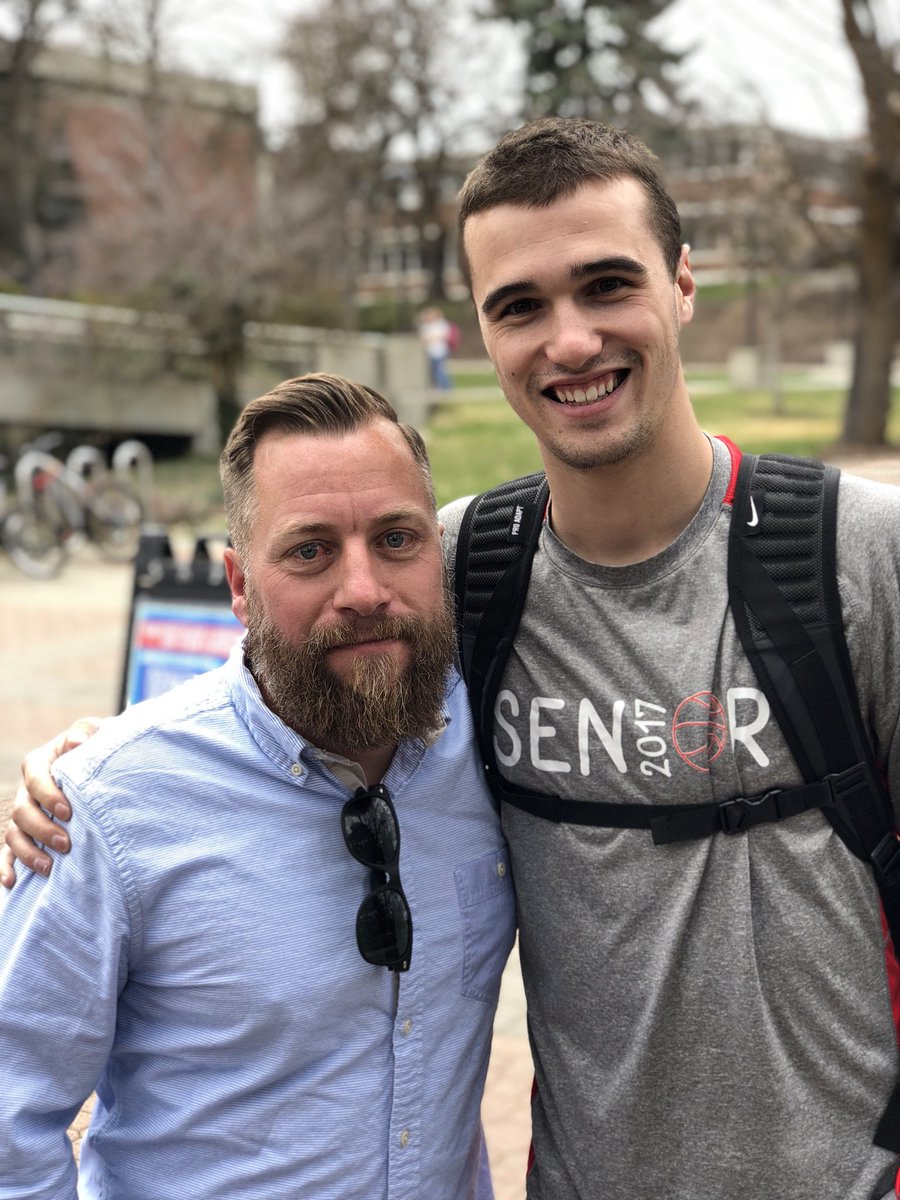 Beau_Bear34's tweet photo. This man was preaching Gods word openly at our campus. Its hard seeing hate people would direct towards him because he loves Christ. Someone that identified them self as lesbian kicked his water bottle out of frustration. It’s sad when people that beg for love reflect hate #WWJD https://t.co/XKnadoiqb9