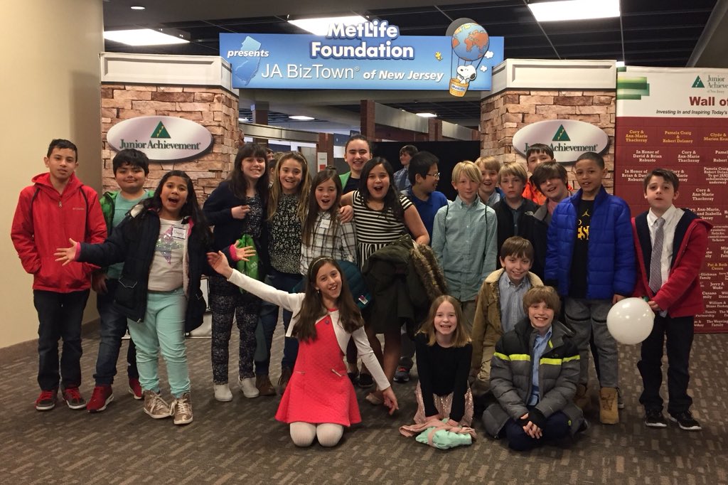 AvonTigers's tweet photo. Avon Ss are the next future business leaders of America &amp; well educated consumers!! Ss put their 21st Century Life &amp; Career skills to work at Junior Achievement Finance Park (Gr7) &amp; JABizTown (Gr5)!! FANTASTIC JOB Ss!! TY Parent &amp; Teacher Volunteers!! https://t.co/oXJUwJzzXz https://t.co/1NhOOAcF9P