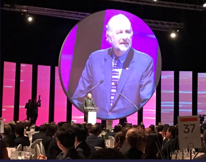 MinMineria_cl's tweet image. Ministro @bprokurica y subsecretario @PabloterrazasL participan en cena #CESCOWEEK dando cuenta de la importancia q tiene la #minería para el Gobierno del Presidente @sebastianpinera como motor de progreso para mejorar la calidad de vida de los chilenos #1MesJuntosPorChile