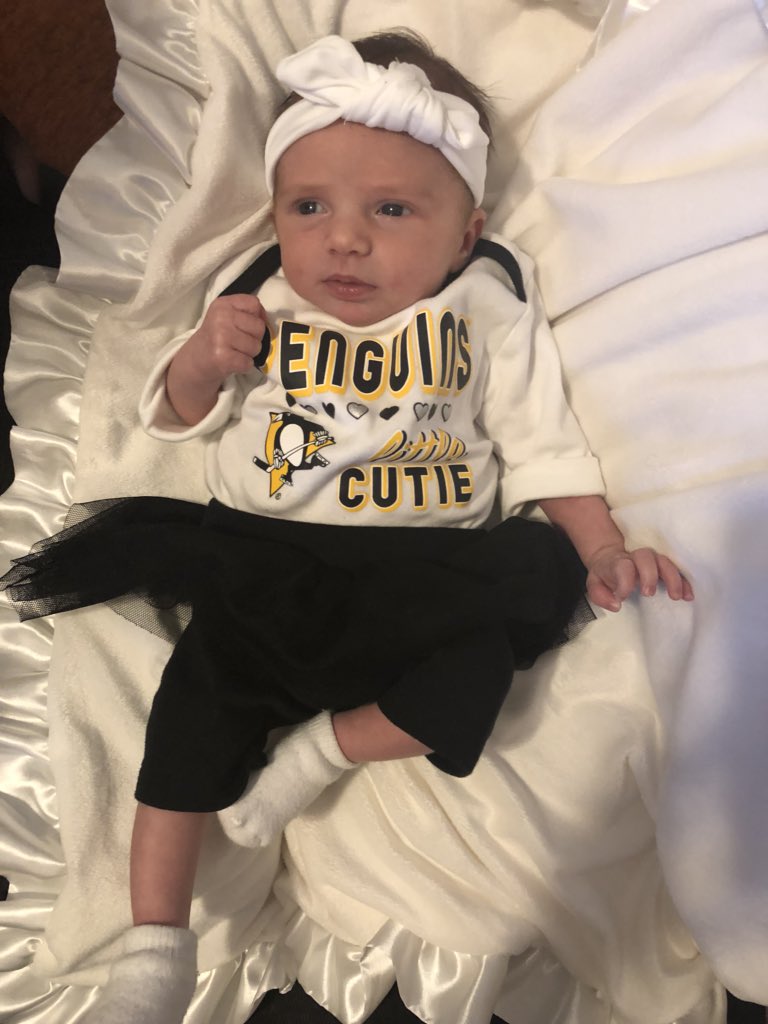 agill86's tweet photo. Newest pens fan ready for her first playoff game!! #3elieve #letsgopens #haileygrace @penguins https://t.co/OQg1WaDPFh