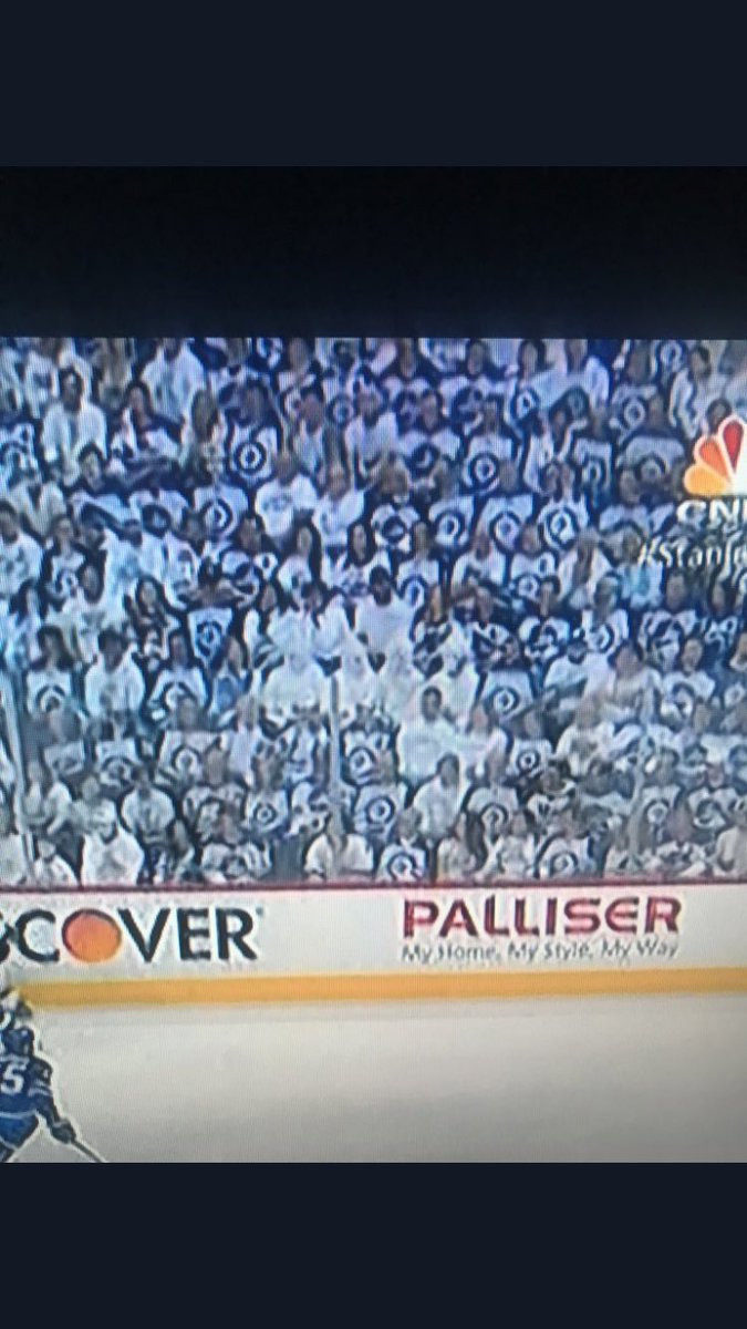 Uhh..am I the only one seeing this? 4th row up