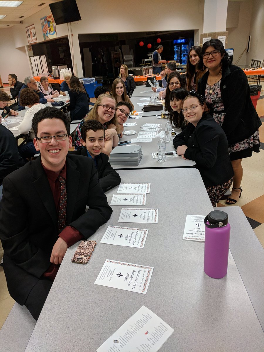 STCESpeechTeam's tweet photo. Academic Teams Recognition Night! @StCharlesEast @StCharlesD303 #speechies #loudestteamhere https://t.co/uZNOpwkm4M