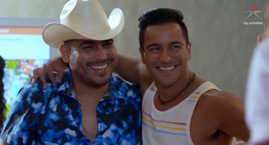 EspinozaOficial's tweet photo. Pon un ❤️ si estás viendo o viste a Espinoza Paz !!  En @hijasdelalunaof  HOY gran debut 🤠 https://t.co/mmkwzT6ZuK
