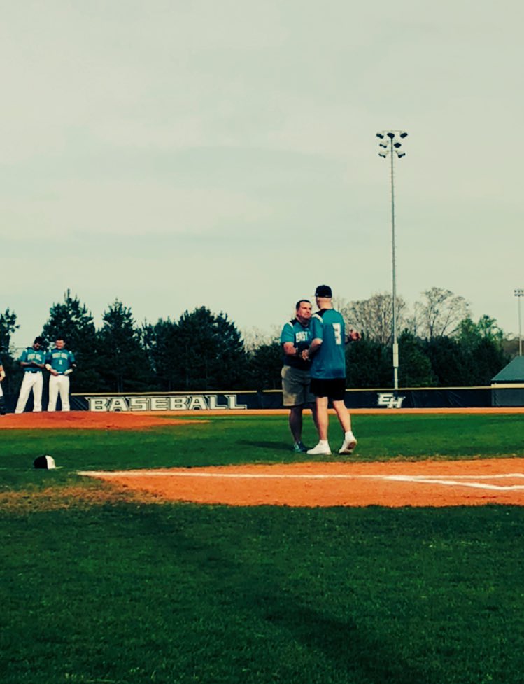 EastHallBaseba1's tweet photo. We don’t fight cancer. Cancer fights us! 💪🏻#OneTeamOneFamily #LiftUpLuke https://t.co/eJZlEXLjQQ