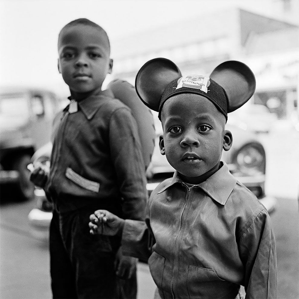 SkyScraperGirls's tweet photo. Vivian Maier: Lost Photographs Of 1950s New York https://t.co/0yNsJpVsxk https://t.co/1S9xmNP8wA
