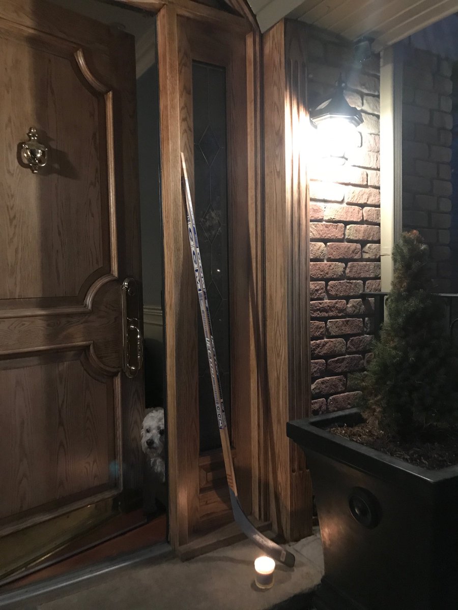 AndrewP_YNWA's tweet photo. Please wear your hockey jerseys tomorrow #HumboldtStrong https://t.co/OB51R4SbuW