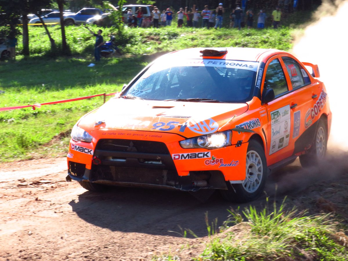carapegua77's tweet photo. @Copetrol_Py el #TeamCopetrol con todo en el #RallySantaní2018 / más imágenes en mi cuenta de #Instagram @jrrv77 / @carloszayasf @Mitsubishi_ID #Copetrol @Petronas #Petronas @rallypy @Rally_Inside @motorpy https://t.co/eO2x9bCVby
