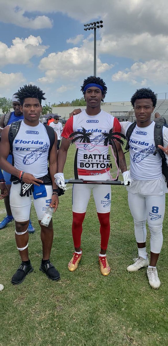 tybanzz's tweet photo. How Can We Stop When We Have Families To Feed ? 🤔😈💯 @iRepCoaches @PBFireFootball @coachmarroquin @ChampagnatCS @Believe_UrEyes https://t.co/TZiNpmX7xt