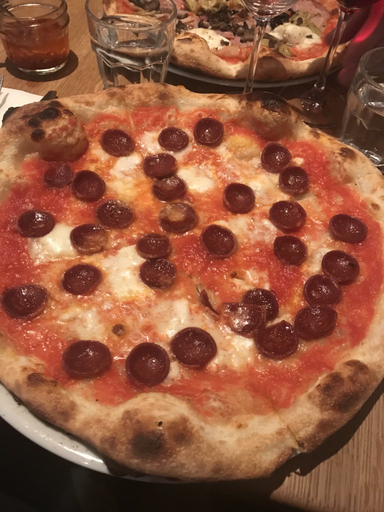 dpen_cc's tweet photo. Solid mid-week tasting with Lorenzo and #fattoriadisammontana at the always amazing @PizzeriaGemaMtl 💯🇮🇹 . All 4 very unique #prunecchio #bianco #rosso #albarese #chianti #fiasco #primofuoco #anfora #syrah #pepperonipizza @Ahachey101 @Sfaita https://t.co/H7oft4wIZY