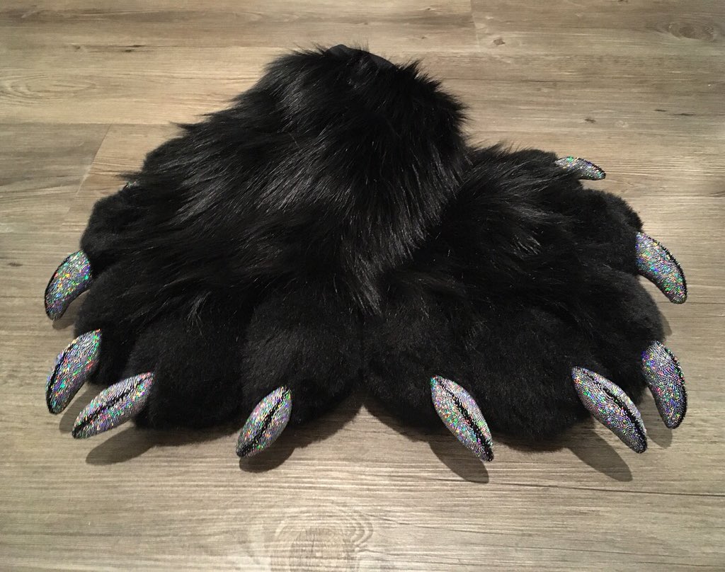 WhatsUpHotDog's tweet photo. Sparkle claws and purple minky pawpads on these luxurious paws!
✨💜✨💜✨💜✨💜✨
#fursuit #handpaws #paws #furryfandom #fursuitmaker https://t.co/U9ka2pqpcZ