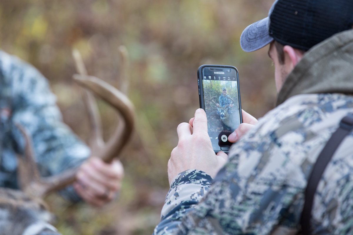 Mathews_Archery's tweet photo. Mathews’ Derrick Schillinger executing step one of the obligatory group text.
Location | Wisconsin
Photo | @derekbnelson
#mathews https://t.co/hQI9cnsdGn