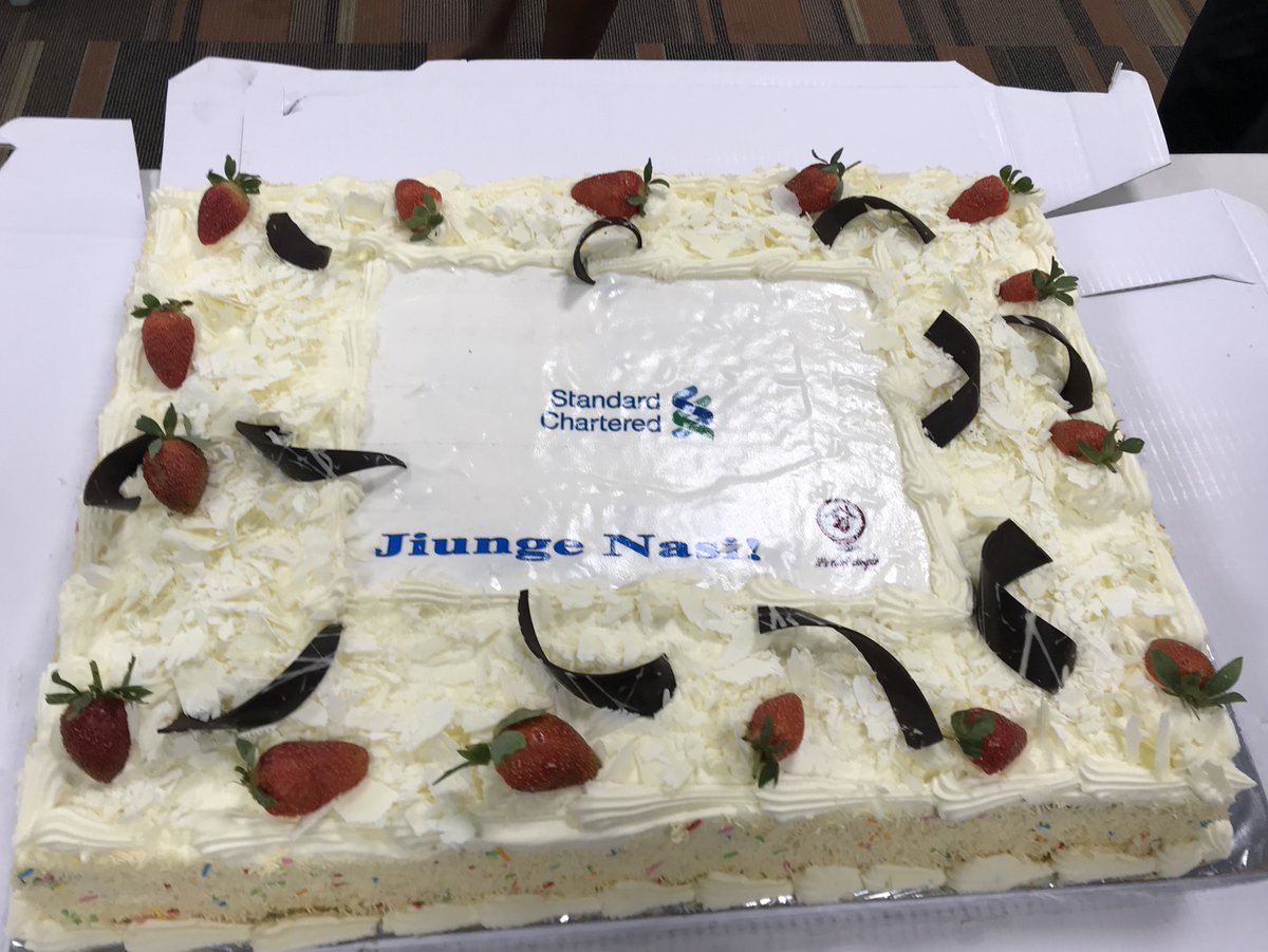 StanChartKE's tweet photo. No launch would be complete without a cake! Lizzie Costabir, CEO of @buyrentkenya and Salim Kitagenda, Head of Client Acquisition lead the cake cutting. #JiungeNasi #PropertyRewards https://t.co/6DRviOtVIs