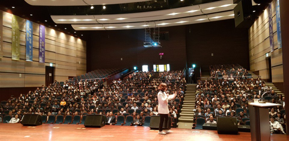 usemin2's tweet image. 2018. 4. 12.(목) 성남시청 온누리실에서 손경이 강사를 초청하여, 상반기 2회차 공무원 성희롱 성매매 성폭력 가정폭력 예방교육을 실시하고 있습니다.
가족여성과는 성희롱 성매매 성폭력 가정폭력이 없는 성남시를 만들기 위해 노력합니다. :)
#성남시
#복지국 가족여성과