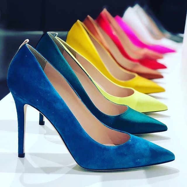 socperuana's tweet photo. Why #shoes have todo be boring?
Always chose color 😉💜💛💚💙💓 By @nikarajohns #highheels #heels #shoelover #zapatos
#looks #fashiongram #fashionista #styleblogger #instastyle #fblogger #stylegram #outfitideas #styleinspo #styleinspiration #stylegui… https://t.co/0767ASlJ3Q https://t.co/w362hUx9oo