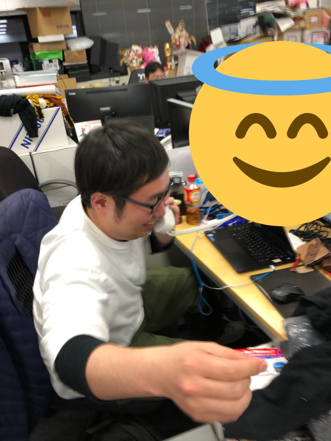 つばさ アスキー イッペイさんのiphoneや入館証を お借り する時は なるべく席の固定電話でお電話していらっしゃる時にしてます 離れられない でも取られたくないといった複雑な表情のイッペイさんを見ることができるからです こちらは 昨日 つばさ アスキー イッペイさんのiphoneや入館証を お借り する時は なるべく席の固定電話でお電話していらっしゃる時にしてます 離れられない でも取られたくないといった複雑な表情のイッペイさんを見ることができるからです こちらは 昨日