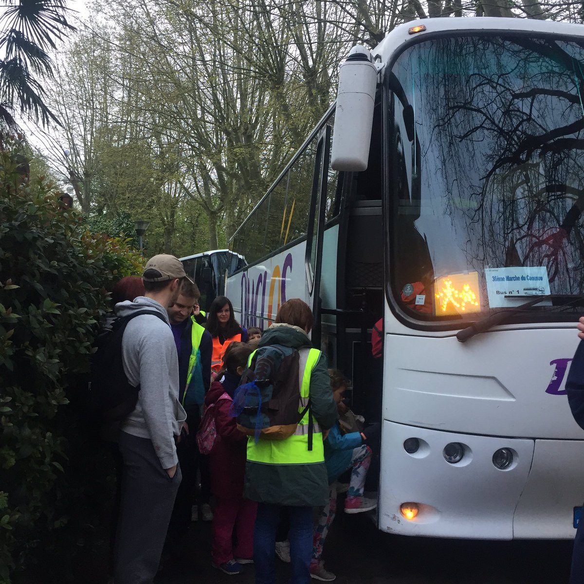 Le_Caousou's tweet photo. Embarquement des élèves du primaire pour la marche https://t.co/CU2Qym2SZZ