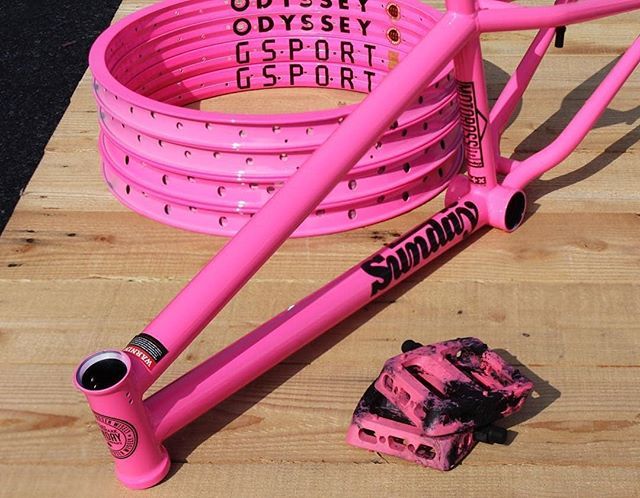 Hot damn! Pink is back! #deadsailorbmx #bmx #sundaybikes #gsport #odysseybmx ift.tt/2Hu23Yz