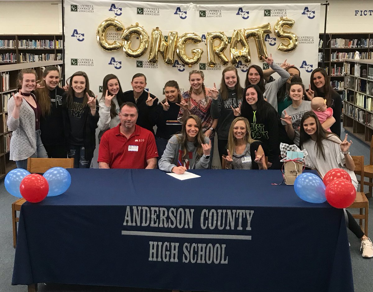 Congrats to Madison Taylor for signing her NLI with Francis Marion University to continue her academic and volleyball career!