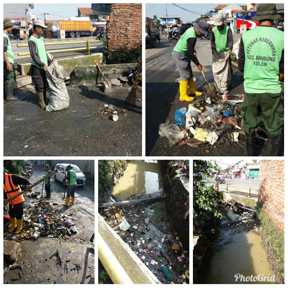 giat Rutinitas gober Kel.Warung Muncang memelihara kebersihan Anak Kali Cilimus dari tumpukan sampah tgl.10.04.2018 <a href="/KecBankul/">Kec. Bandung Kulon</a>