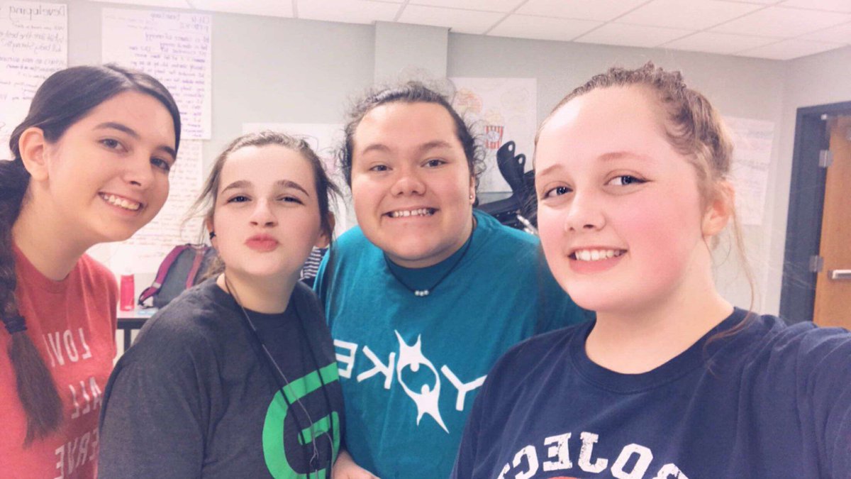 Makayla3125's tweet photo. Love to workout #grind @cmafitnik @SophieTheGeek @AbiRue99 https://t.co/GrNyFtoHyK