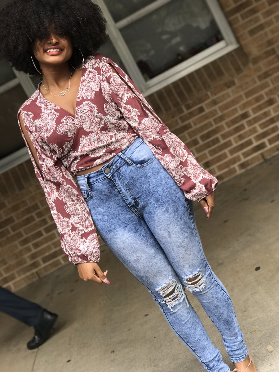 MissOneAndOnly_'s tweet photo. Derian 💋

Nursing Major 

San Antonio, Tx

#whoswhoshsu22 #WhosWhoOfSHSU22  #SHSU22 https://t.co/SaFUoigo1R