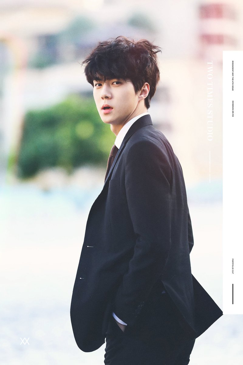 tragyeol's tweet photo. #HappySehunDay #세훈아생일축하해 https://t.co/g7ZKkat0Bf
