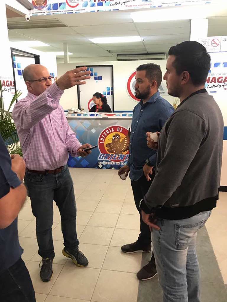LEIDAM2's tweet image. Nuestro presidente de la loteria de Aragua visitando la loteria de mongas para el fortalecimiento de la misma..