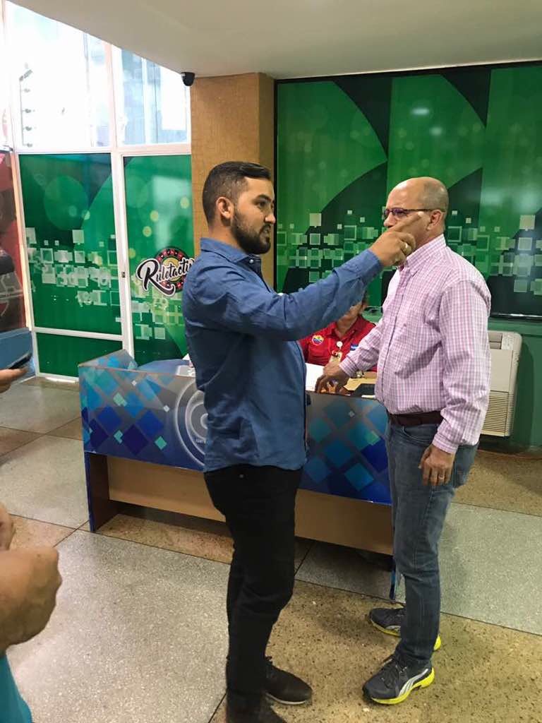 LEIDAM2's tweet image. Nuestro presidente de la loteria de Aragua visitando la loteria de mongas para el fortalecimiento de la misma..