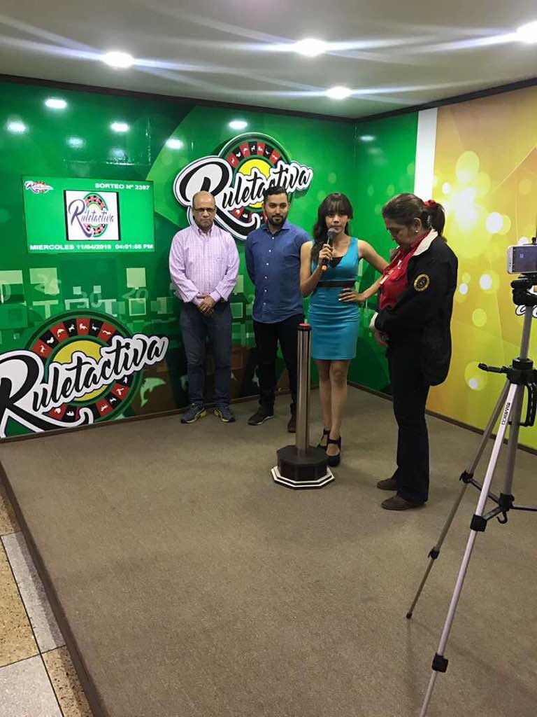 LEIDAM2's tweet image. Nuestro presidente de la loteria de Aragua visitando la loteria de mongas para el fortalecimiento de la misma..