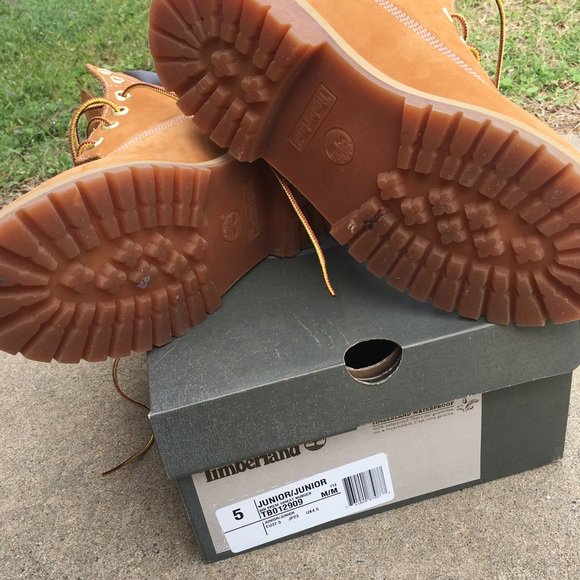 So good I had to share! Check out all the items I'm loving on <a href="/Poshmarkapp/">Poshmark</a> #poshmark #fashion #style #shopmycloset #converse #verabradley #timberland: bnc.lt/focc/PfVSLD6pZJ