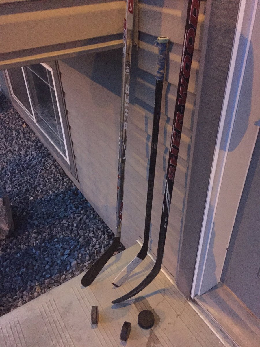 Kyle_A_13's tweet photo. #SticksOutForHumboldt #fortheboys https://t.co/ITT1UUbn1R