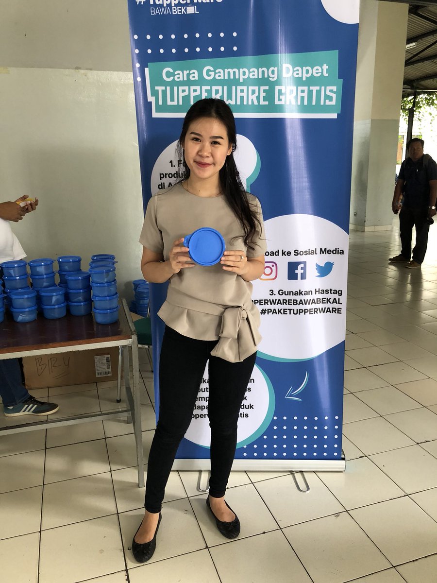 agreecory's tweet photo. #TupperwareBawaBekal #PakeTupperware https://t.co/N1TJQ366jt