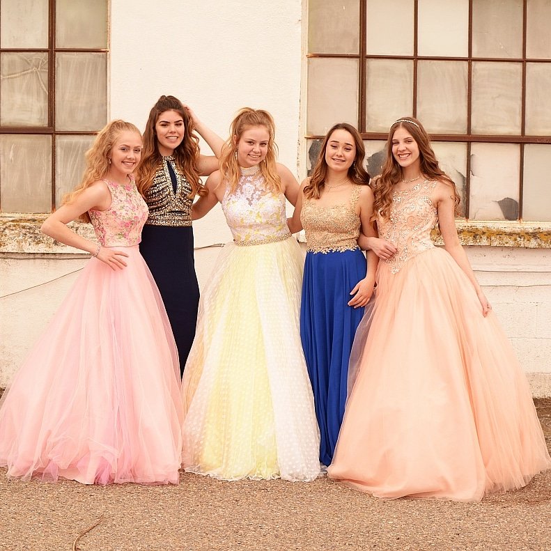 dressgarden's tweet photo. Some gorgeous girls in some of our gorgeous new dresses!!! 💕 Plenty of dresses are still available for PROM.
https://t.co/q0PIdnMt2S
801.678.3004
.
.
Photographer: @brassyapple 
Models:
Kylie Oberholzer
Tyler Bender
Meg'n Foster
Emma Whittier
Molly Pyrah
Dresses:The Dress Garden https://t.co/oubPreEnGV