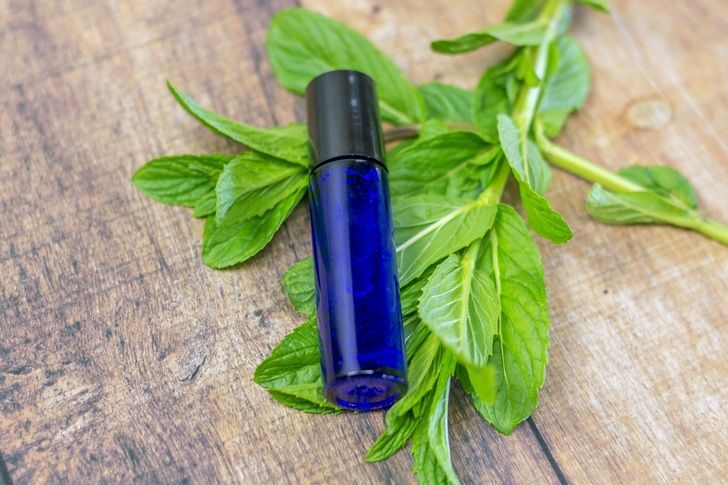 #DIY #essentialoil stick for headaches buff.ly/2EFUhYy #wonderfulscents #selfcare wonderfulscents.com