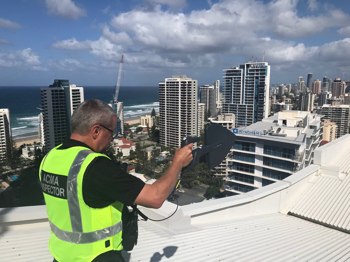 acma_operations's tweet photo. ACMA inspectors on the roof of a Surfers Paradise high-rise looking for a rogue signal in the UHF band.
The ACMA is in the #GoldCoast area managing radiocommunications interference for the 2018 Commonwealth Games. https://t.co/c9ZhQgFpzc