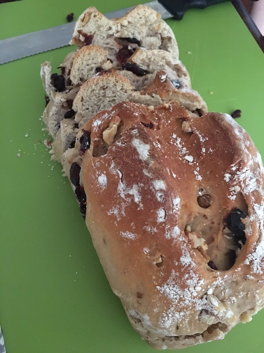 maejsantos1's tweet image. carbo loading!!! 😂😂🏋🏻🏋🏻👅👅#steamedricecake #cranberrywalnut 🍞