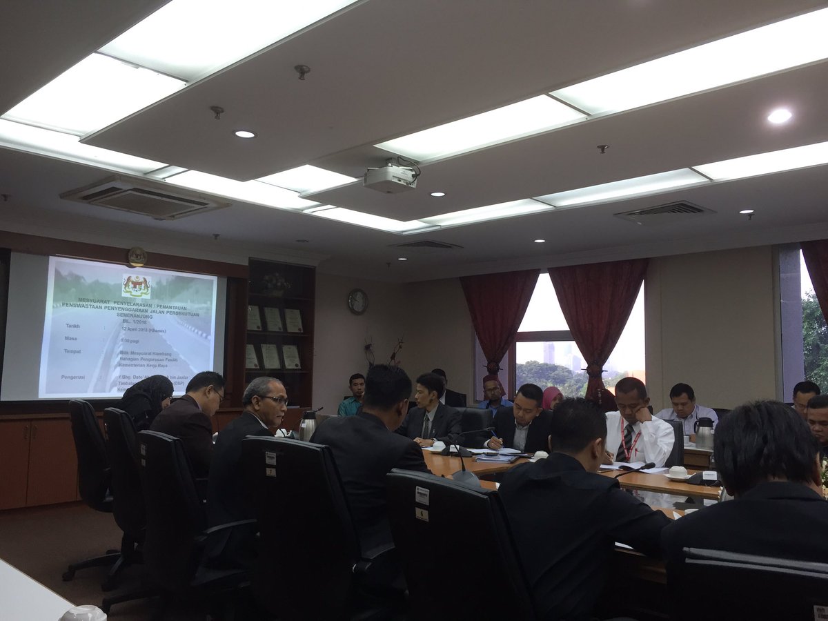 Mesyuarat Penyelarasan Jalan Persekutuan KKR/CSFJ/KONSESI yang dipengerusikan oleh Ybhg. Dato TKSU @MOWorks <a href="/JKRMalaysia/">JKR Malaysia</a> <a href="/CSFJ_JKR/">Cawangan Senggara Fasiliti Jalan (CSFJ)</a>