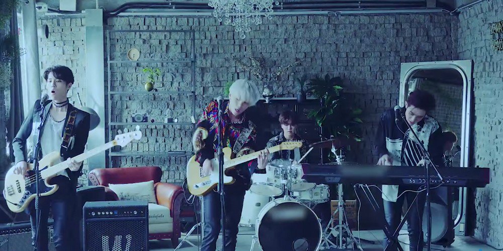 allkpop's tweet photo. Rookie band The Rose go punk rock in 'Baby' MV teaser
https://t.co/UX891zTKZM https://t.co/a2LUGRnegp