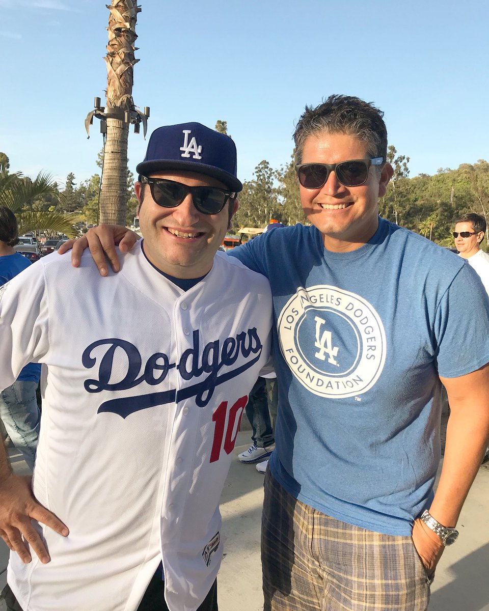 IamJRushing's tweet photo. Great running into my friend & NFL Network colleague, @OmarDRuiz ! ⚾️🏈📺 #ITFDB #Dodgers #LosAngeles #OmarRuiz #Buddies #NFLNetwork #NFLAM https://t.co/i4m98Z6kJI