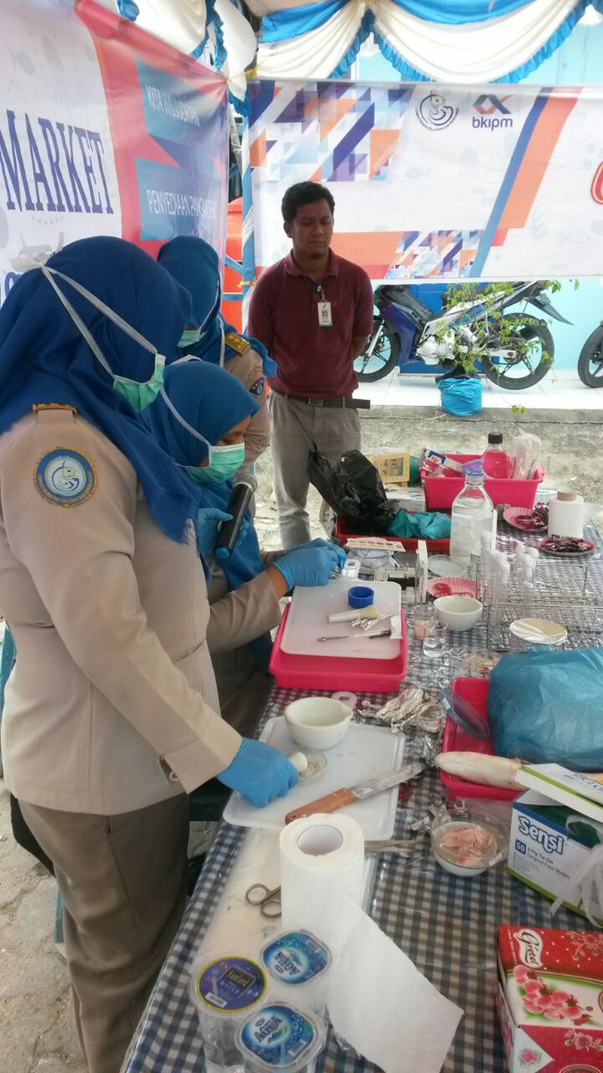 BKIPM_Tjpinang's tweet photo. 11/4 
Adapun kegiatan #BulanBaktiKIPM2018 yang berupa "BKIPM Goes to Market" Kijang, Bintan juga tak luput dr aororan media seperti pada link dibawah
https://t.co/f7au5Ylo7u dan jg diliput oleh koran Sindo. Kegiatan ini jg mengikutsertakan BPOM Prov Kepri dan Dinas Kesehatan. https://t.co/rQtz4HYcEM