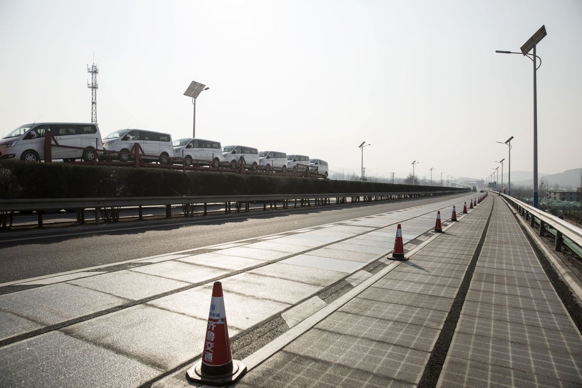 business's tweet photo. This solar highway will be able to recharge electric cars while they're moving https://t.co/wKKemoXyYZ https://t.co/cFvVqIBQdt