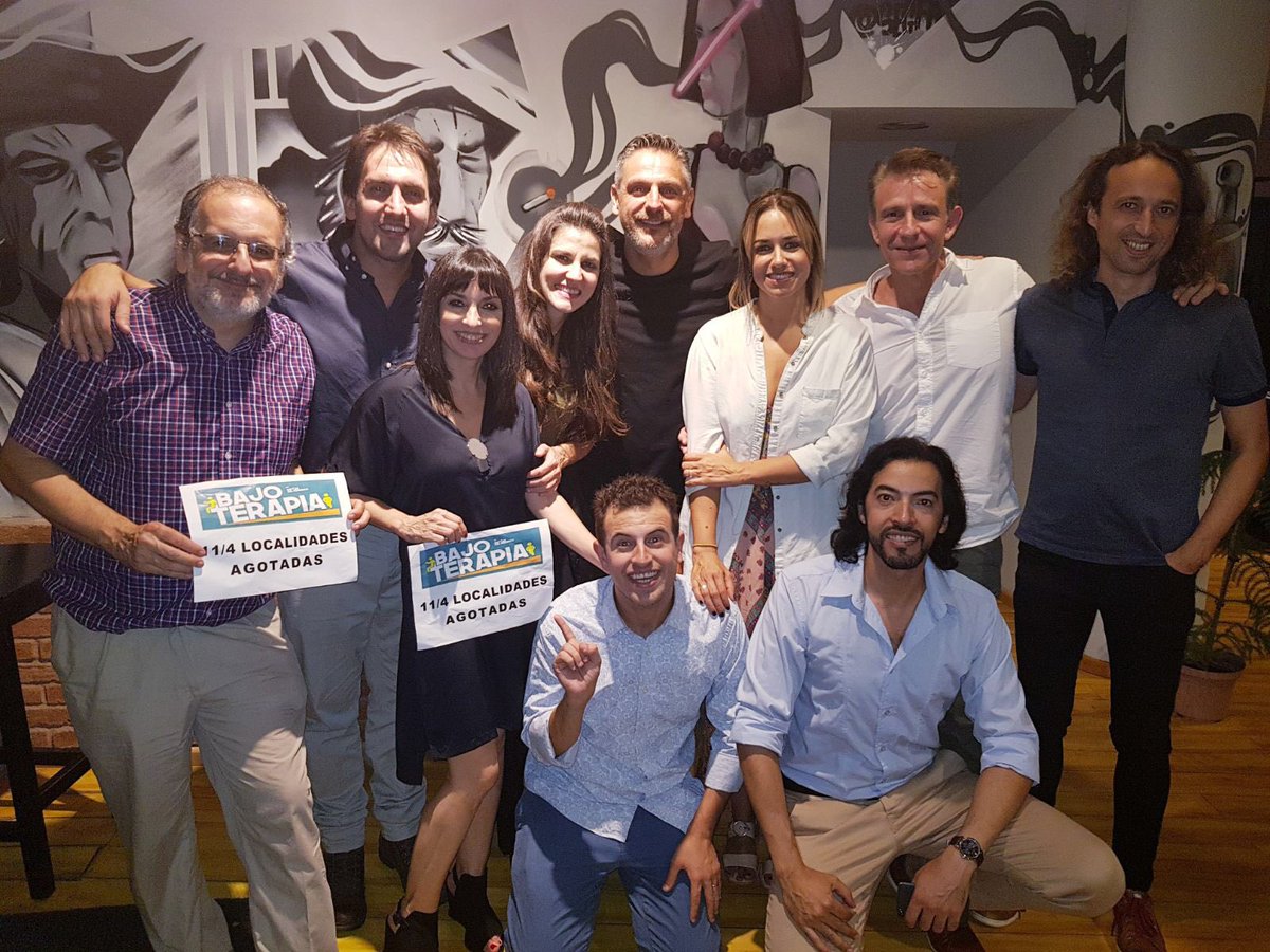 dsorondo's tweet photo. Muchas gracias!!! Feliz!!! #bajoterapia #localidadesagotadas #elencodelujo y con la visita del autor el gran @matiasdelfe https://t.co/YGum3Yo5nM