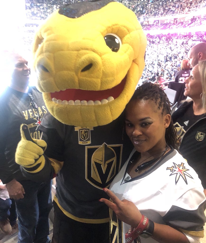 QueenDee83 tweet picture